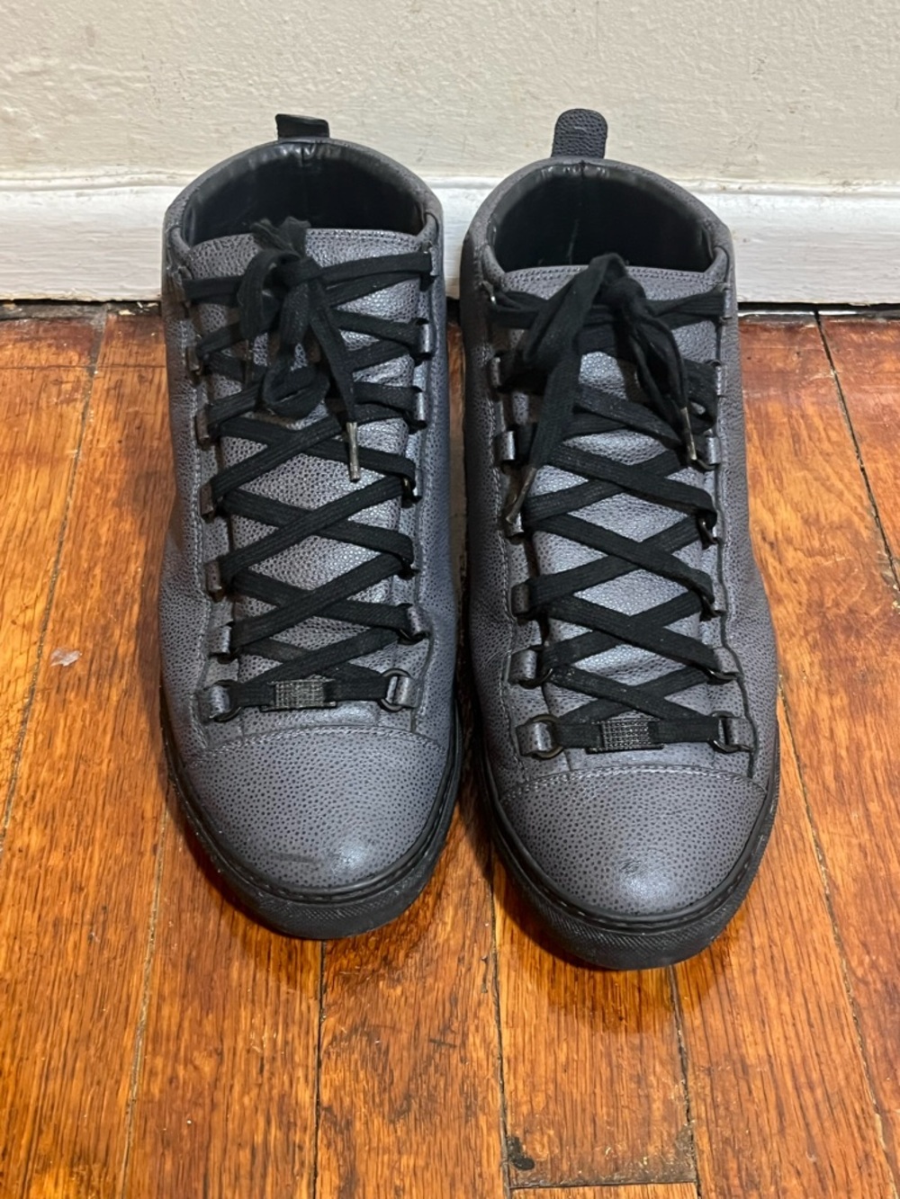 Balenciaga Men's Gray Arena Low-Top Lace-Up Sneakers